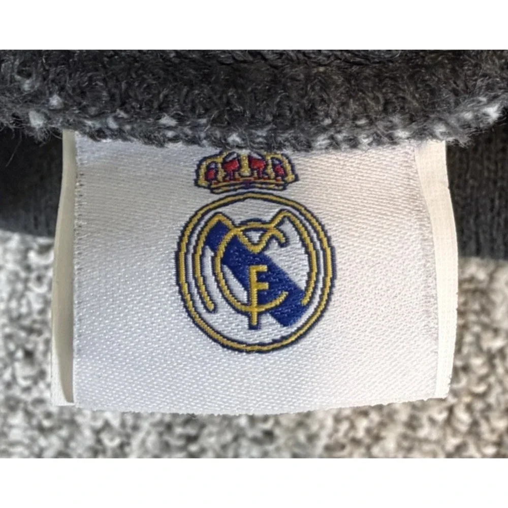 Real Madrid Licensed Winter Beanie Hat Tossle Cap With Pom One Size Fits‎ Most